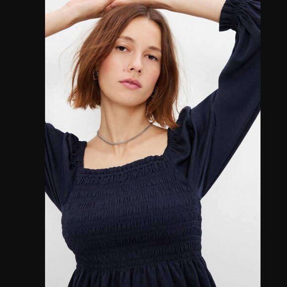 EUC Navy Blue GAP Long Balloon Sleeve Smocked Peplum Blouse - Picture 3 of 5